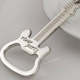 přívěšek na klíče ve tvaru kytary