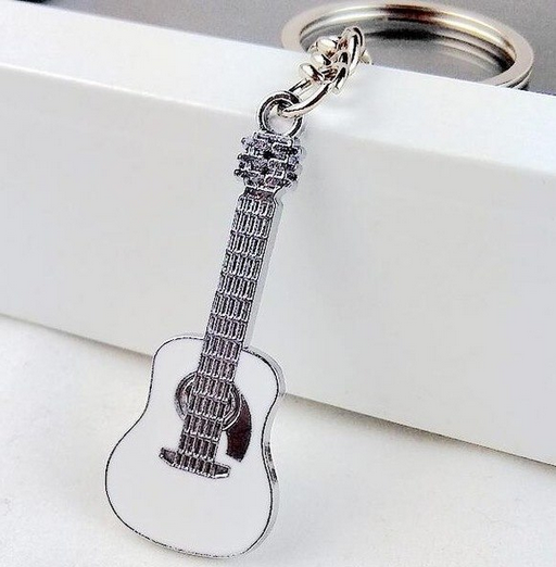klíčenka bílá kytara